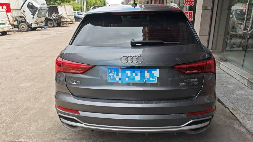 Audi Q3 2020 car image #4
