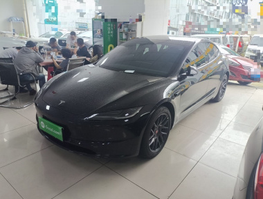 Tesla Model 3 2025 immagine di auto 