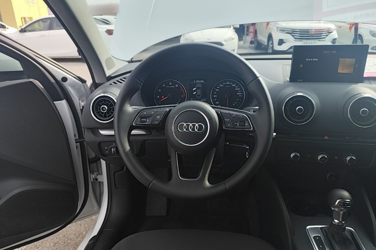 Audi A3 2019 car image #11