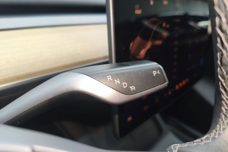 Tesla Model Y 2022 immagine di auto #14