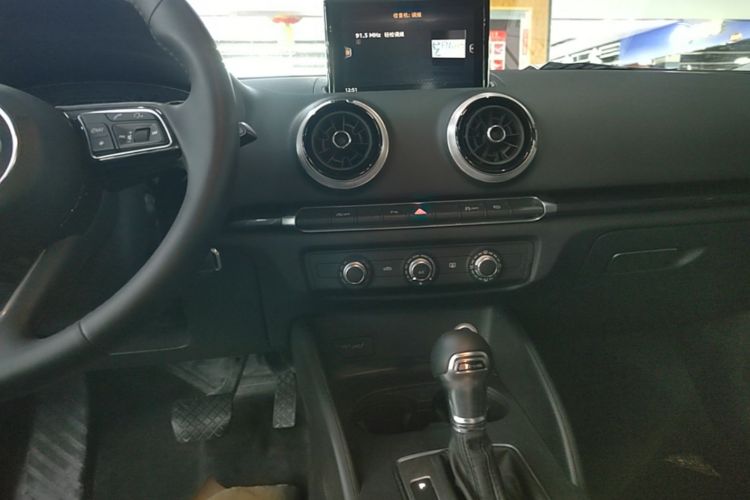 Audi A3 2018 صورة سيارة #17