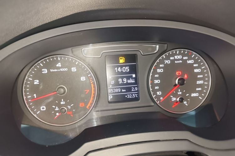 Audi Q3 2018 car image #12