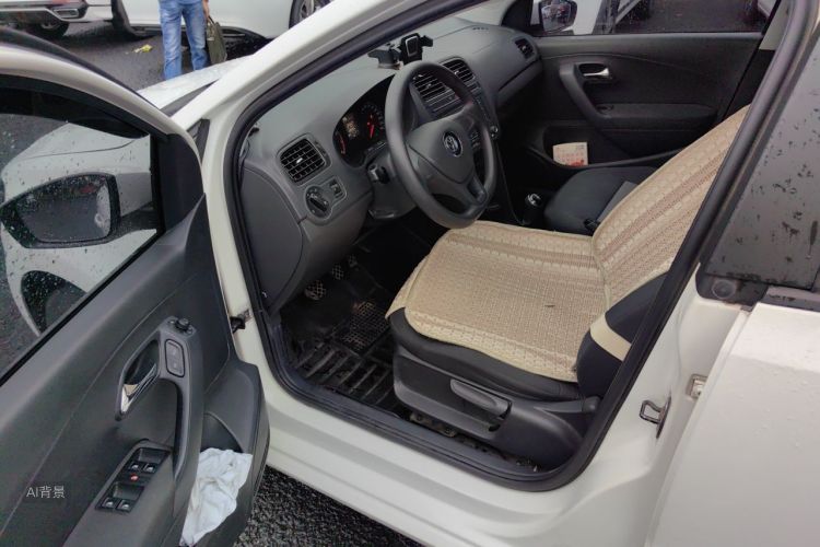 Volkswagen Polo 2014 car image #18