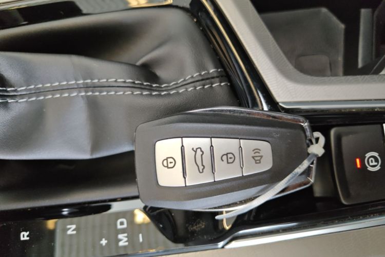 GEELY Emgrand 2025 image de voiture #9