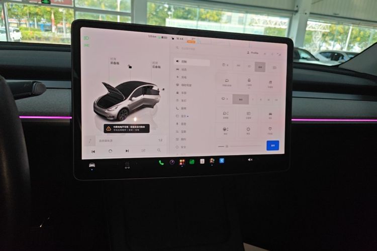 Tesla Model Y 2023 #13 Tesla Model Y 2023 car image #13