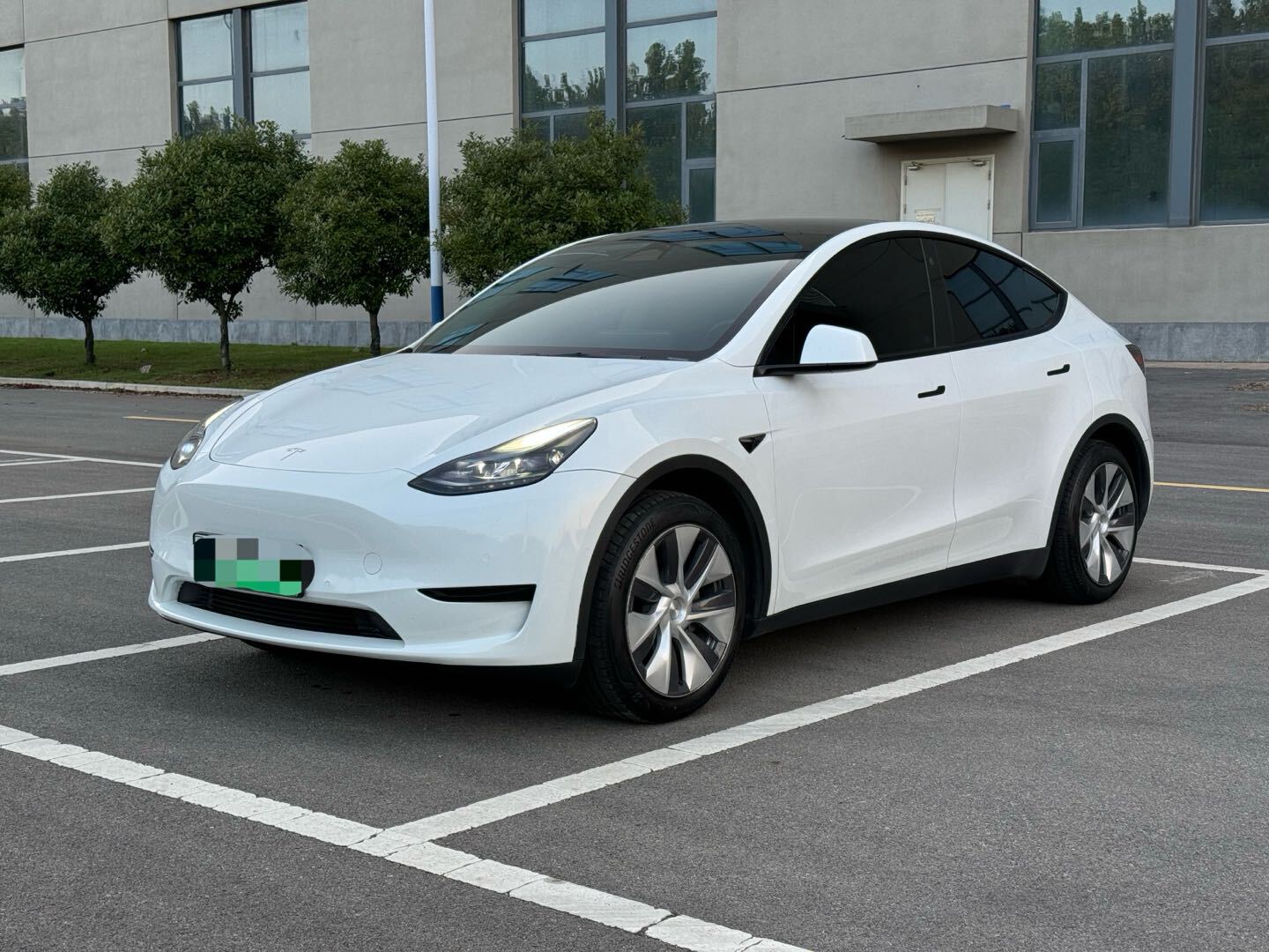 Tesla Model Y 2023 Tesla Model Y 2023 car image