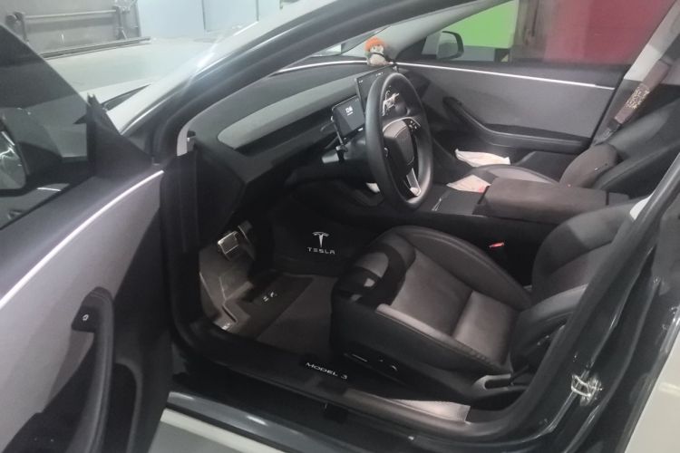 Tesla Model 3 2024 car image #9
