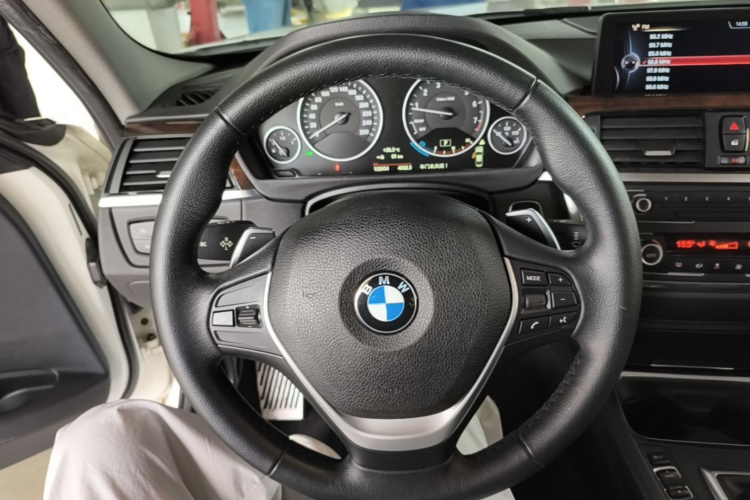 BMW 3 Series 2015 car image #15