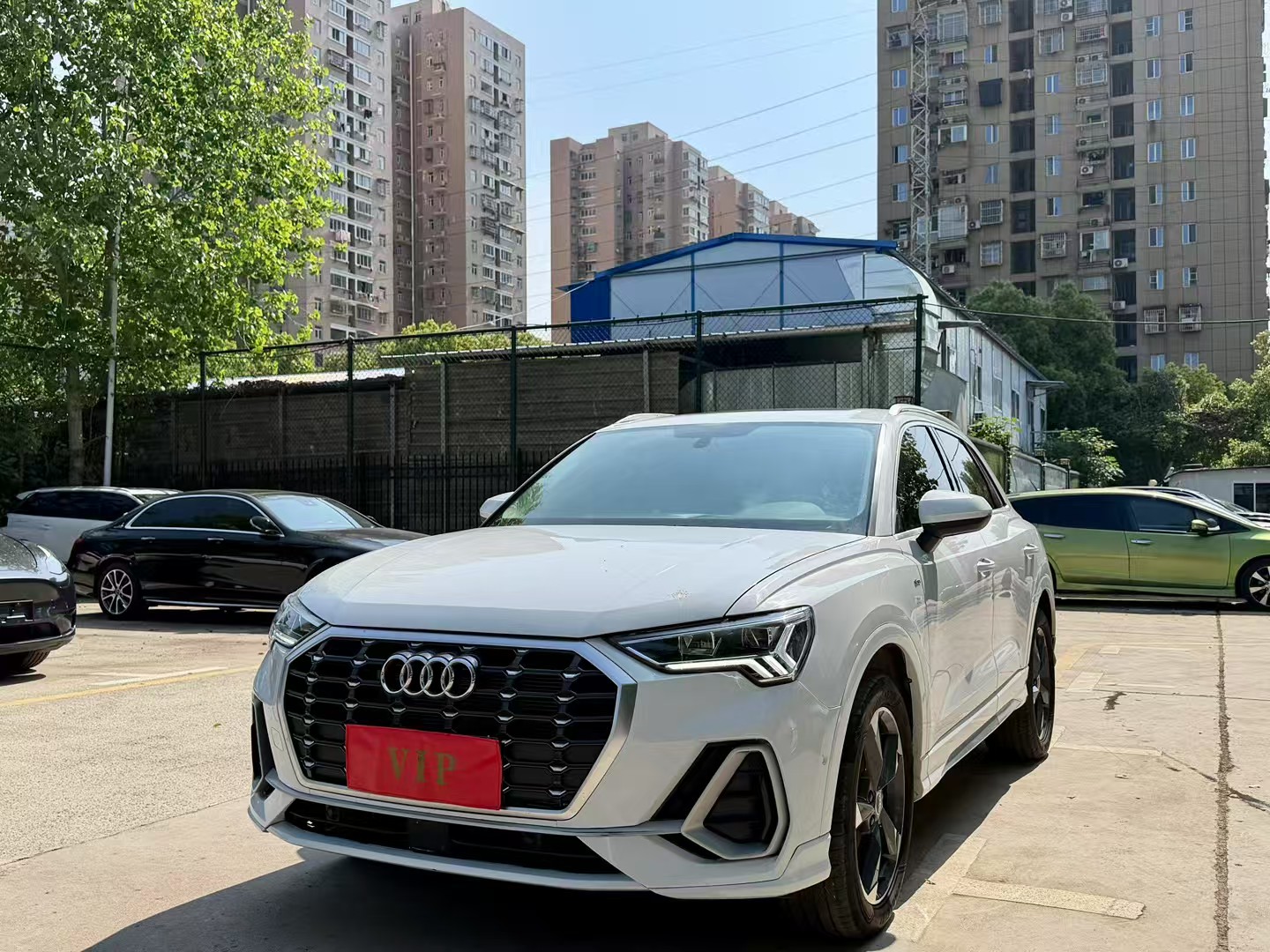 Audi Q3 2022 car image 