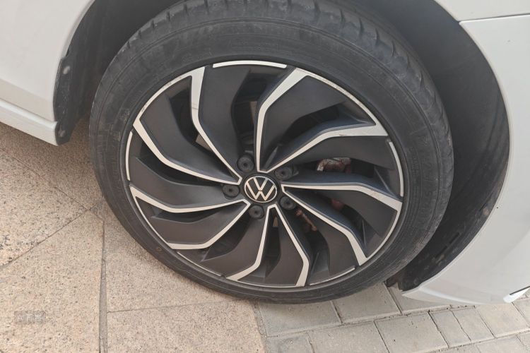Volkswagen Golf 2021 car image #9