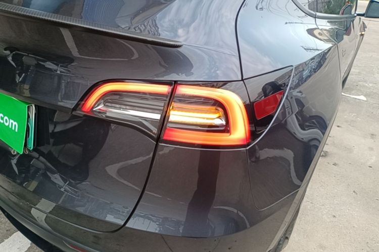 Tesla Model Y 2023 immagine di auto #8