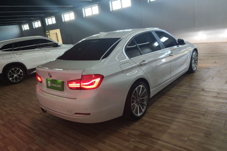 BMW 3 Series 2018 immagine di auto #7