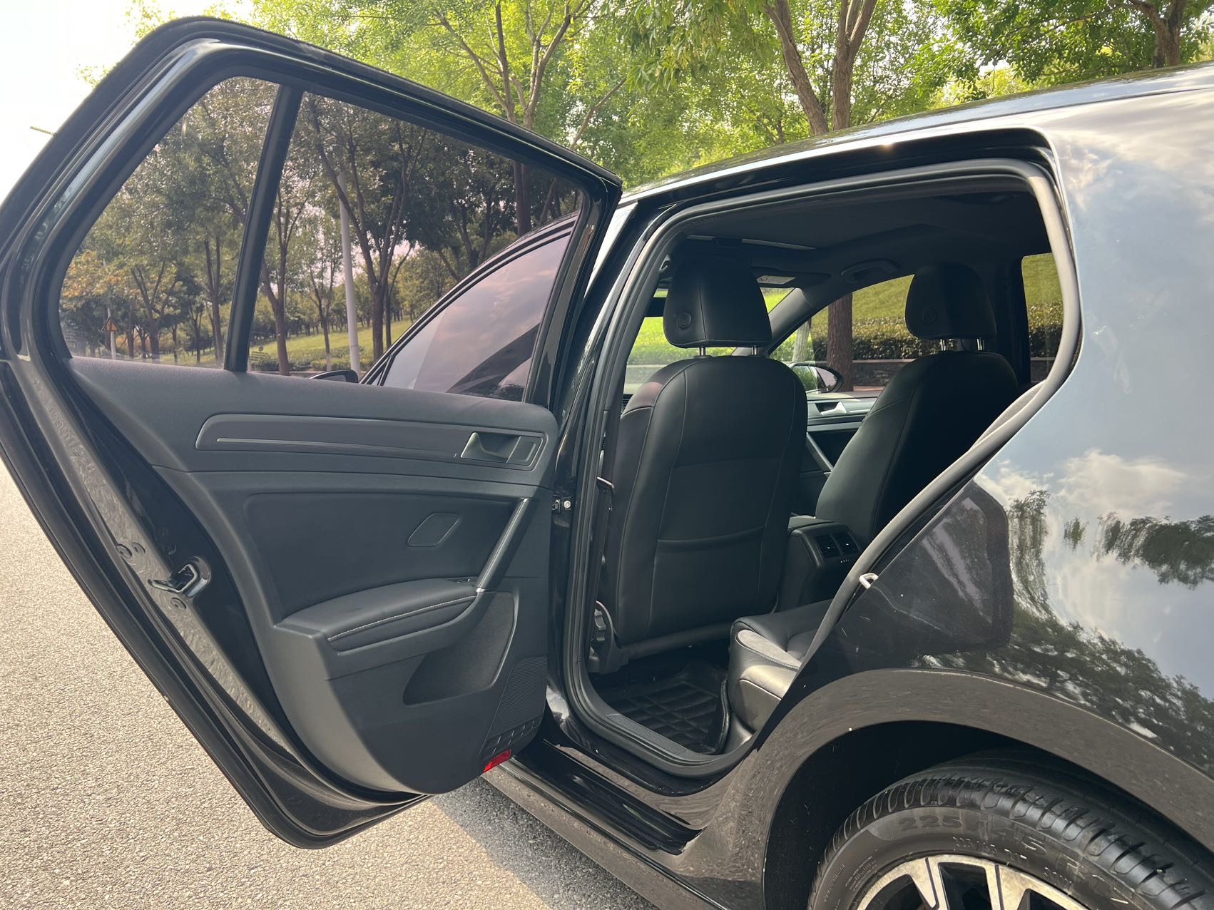 Volkswagen Golf 2017 car image #8
