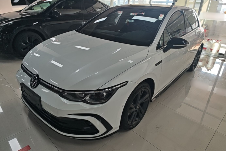 Volkswagen Golf 2022 car image #2