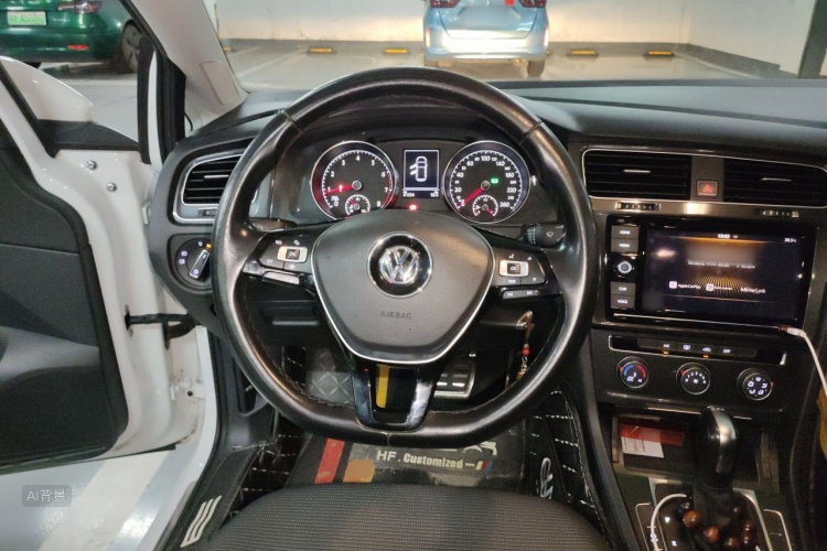 Volkswagen Golf 2019 car image #12
