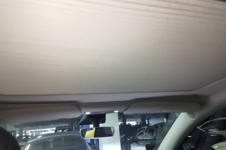 Tesla Model Y 2021 car image #18