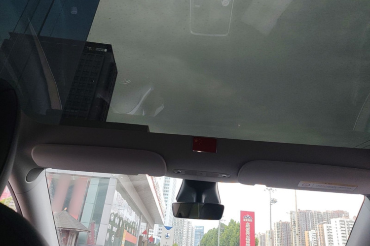 Tesla Model Y 2021 car image #18