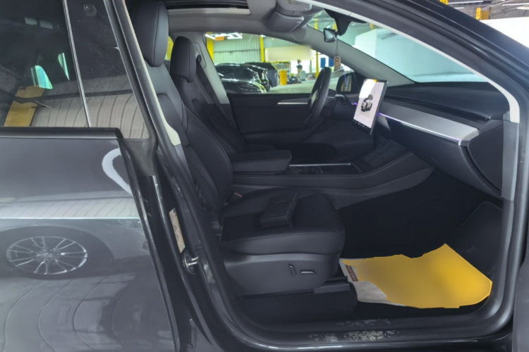Tesla Model Y 2024 #26 Tesla Model Y 2024 car image #26
