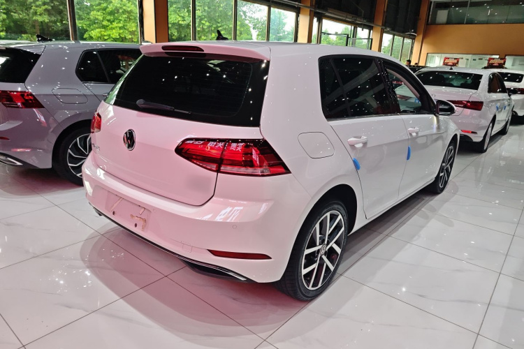 Volkswagen Golf 2020 car image #6