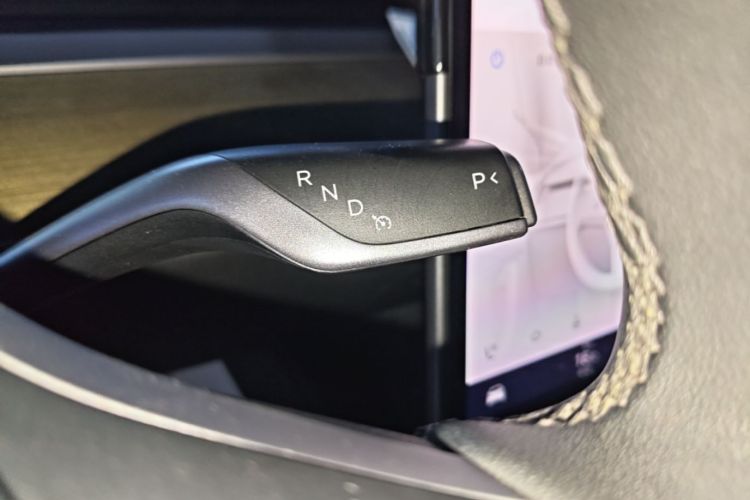 Tesla Model Y 2023 immagine di auto #18