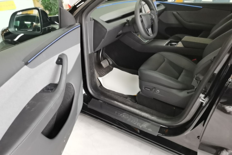 Tesla Model Y 2026 car image #16