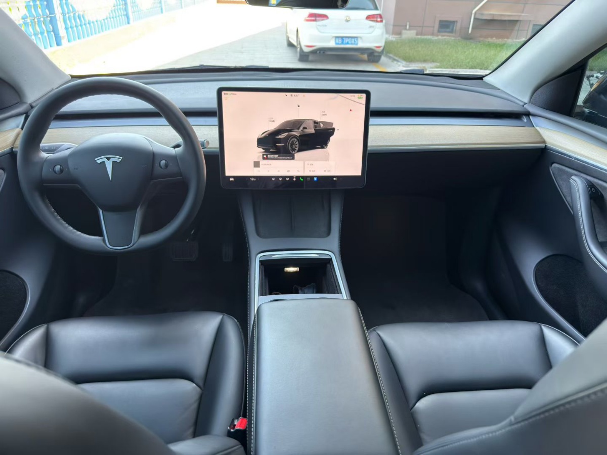 Tesla Model Y 2022 car image #5