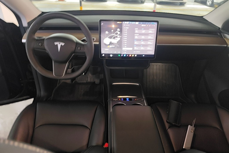 Tesla Model Y 2023 #10 Tesla Model Y 2023 car image #10