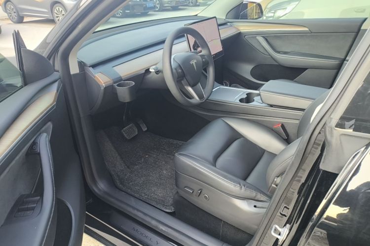 Tesla Model Y 2021 #16 Tesla Model Y 2021 car image #16