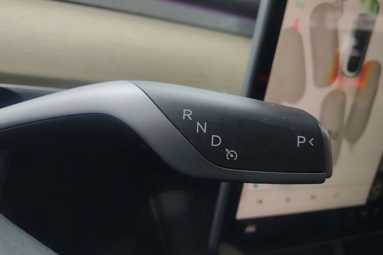 Tesla Model Y 2022 car image #14