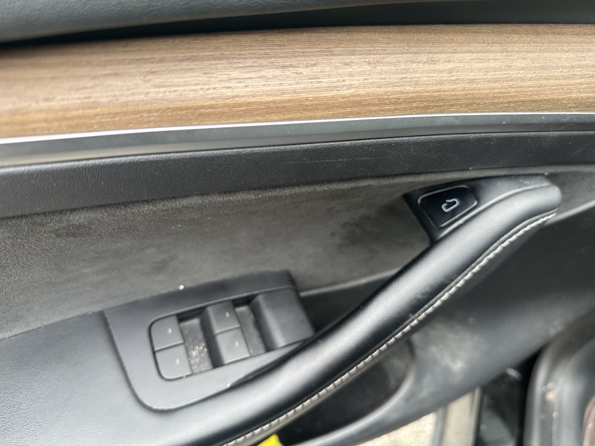 Tesla Model Y 2022 car image #13