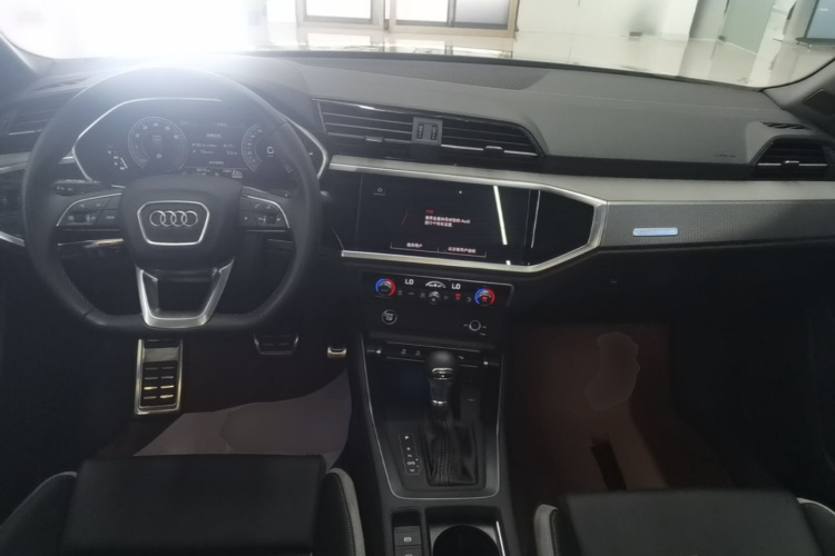 Audi Q3 2025 #10 Audi Q3 2025 car image #10