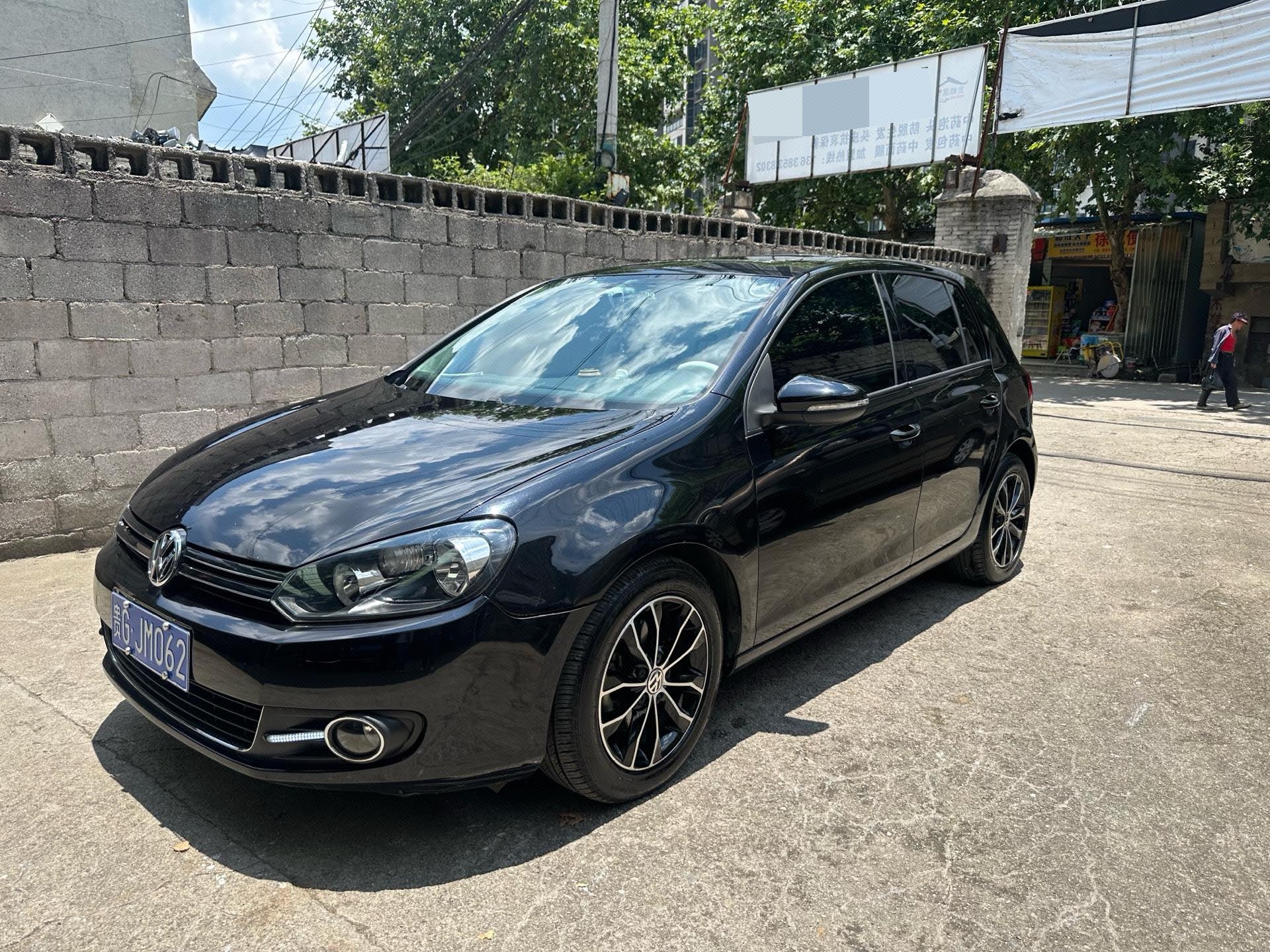 Volkswagen Golf 2011 car image 