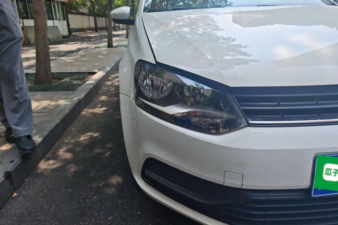 Volkswagen Polo 2015 car image #7