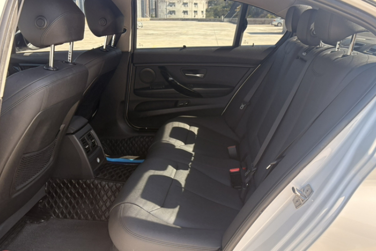 BMW 3 Series 2018 #10 BMW 3 Series 2018 car image #10