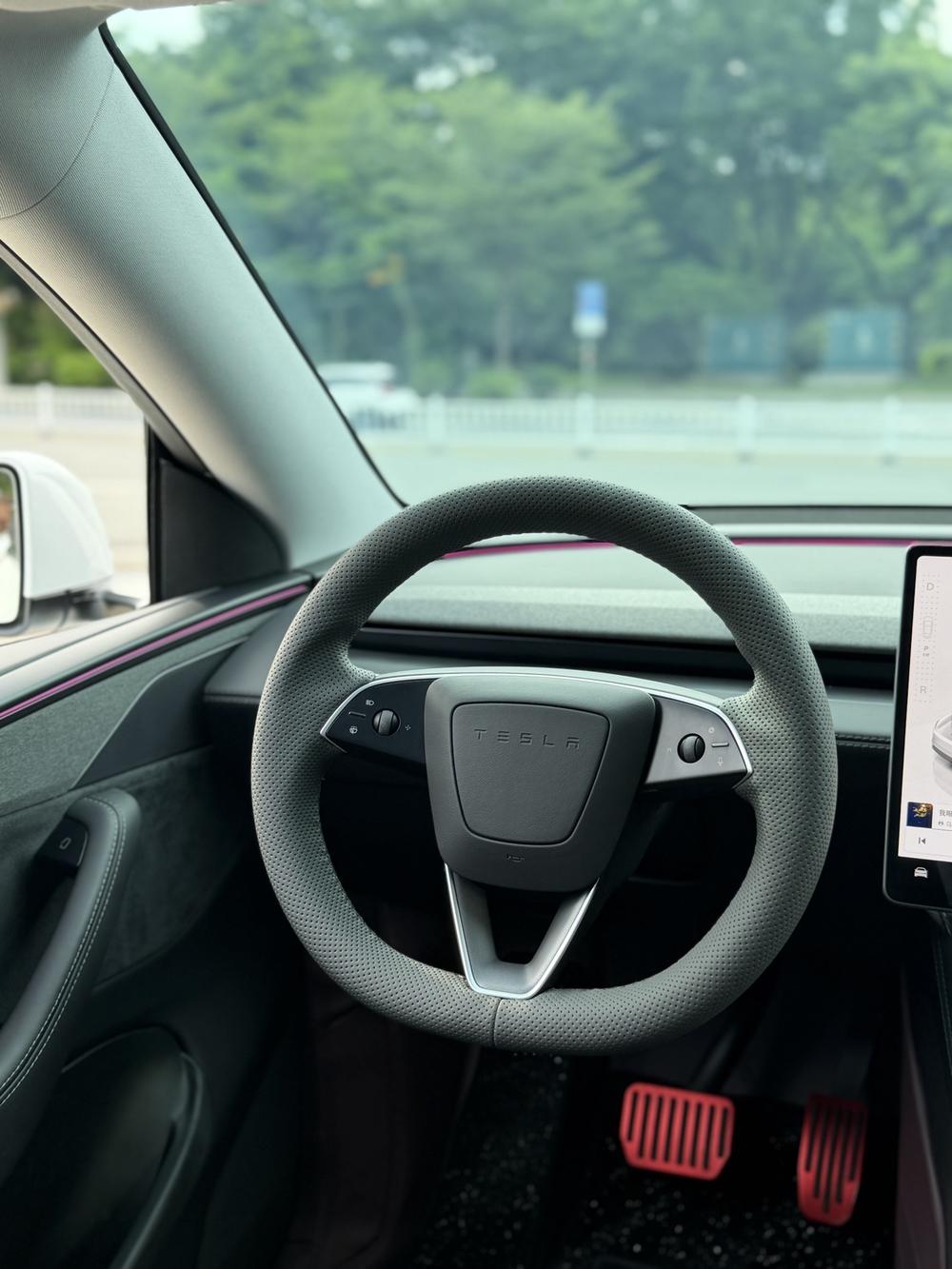 Tesla Model Y 2025 #9 Tesla Model Y 2025 car image #9