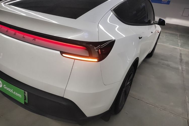 Tesla Model Y 2025 #8 Tesla Model Y 2025 immagine di auto #8