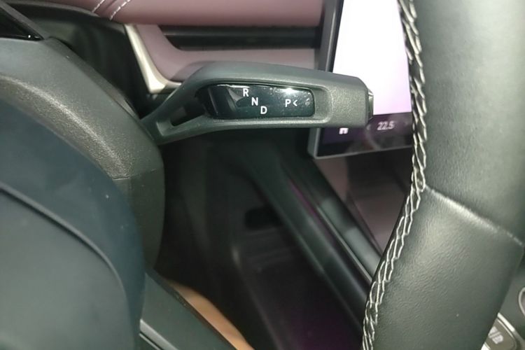 MI SU7 2024 immagine di auto #14