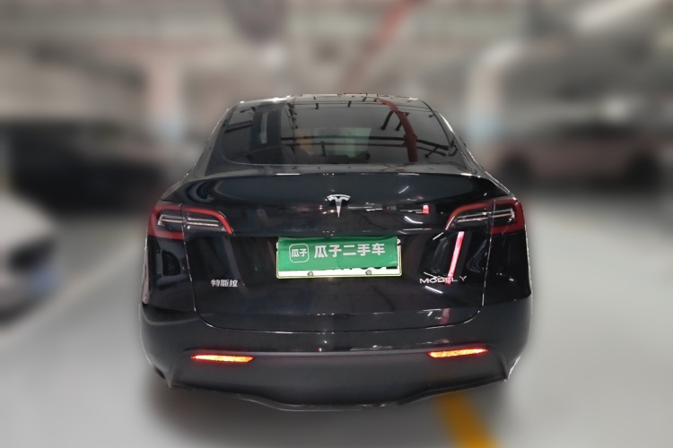 Tesla Model Y 2023 car image #4