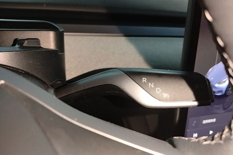Tesla Model Y 2024 immagine di auto #20