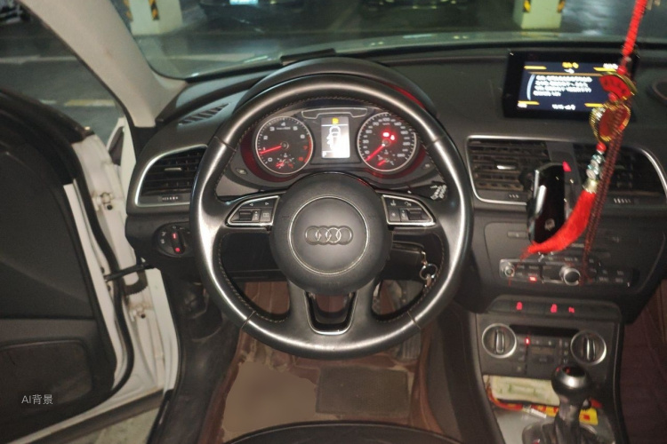 Audi Q3 2019 car image #12