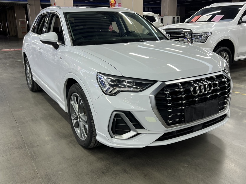Audi Q3 2021 car image 