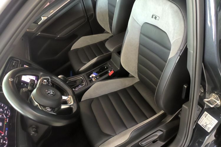 Volkswagen Golf 2020 car image #19