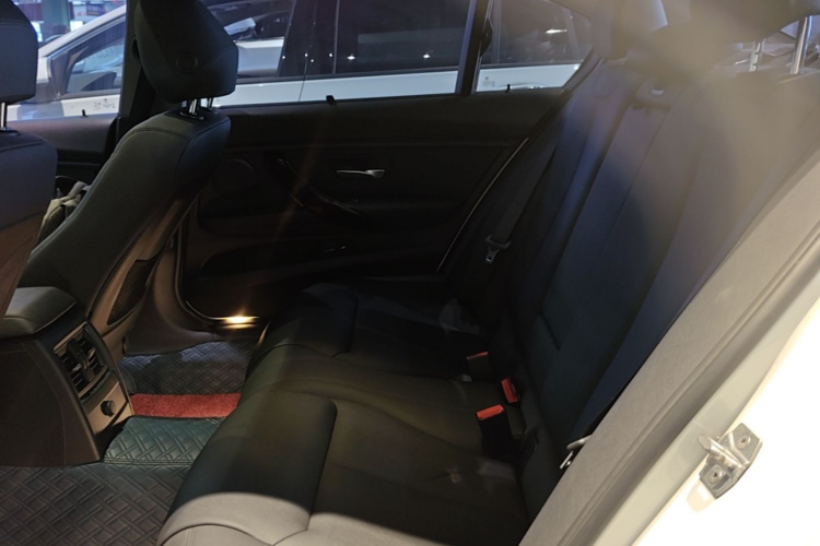 BMW 3 Series 2017 immagine di auto #17