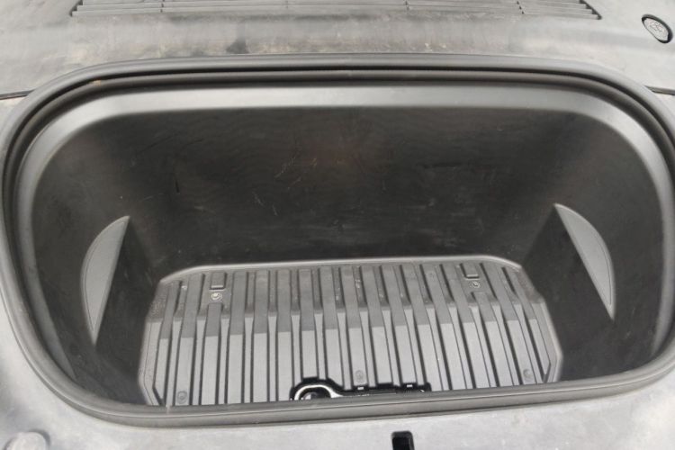 Tesla Model Y 2022 car image #18