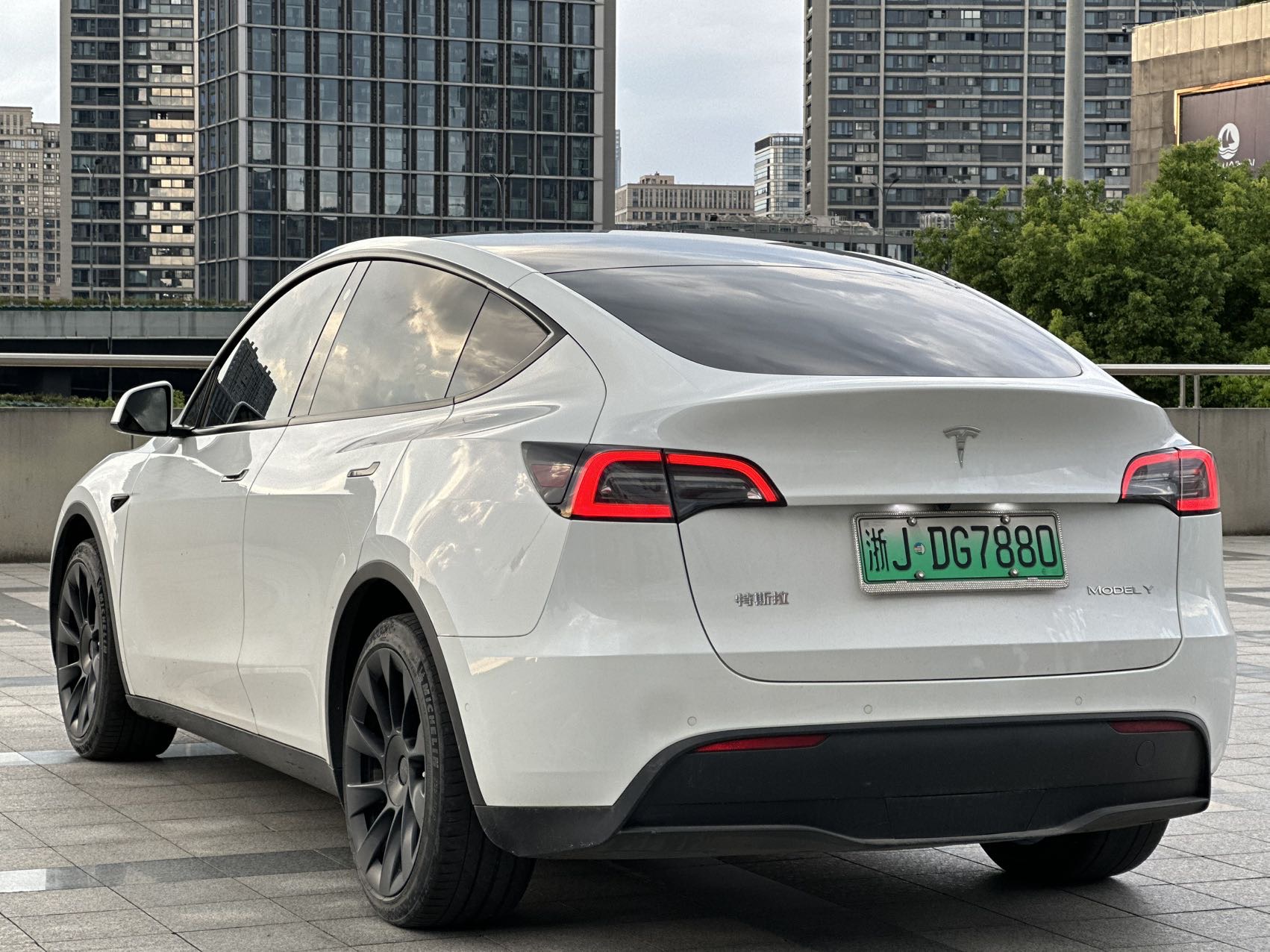 Tesla Model Y 2022 #8 Tesla Model Y 2022 car image #8