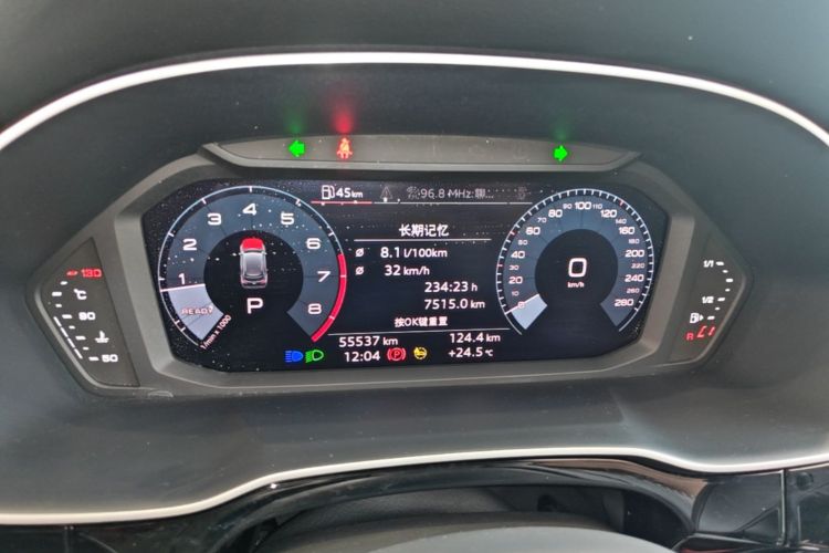 Audi Q3 2021 car image #12