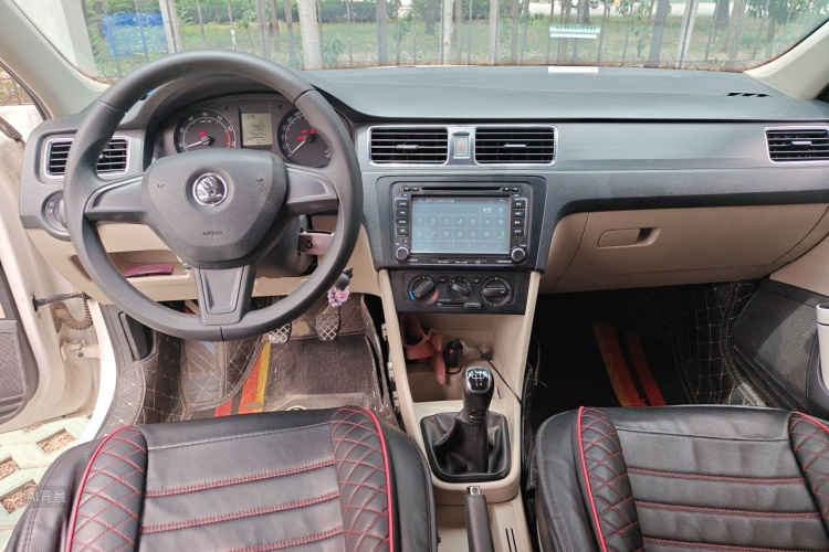 Skoda Rapid 2016 car image #11