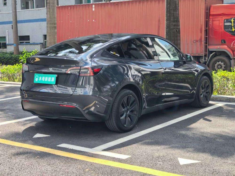 Tesla Model Y 2024 #7 Tesla Model Y 2024 car image #7
