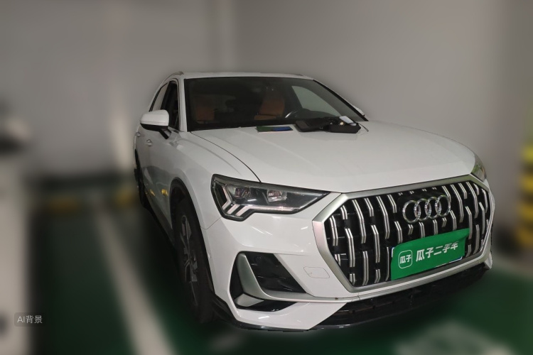 Audi Q3 2023 car image #4