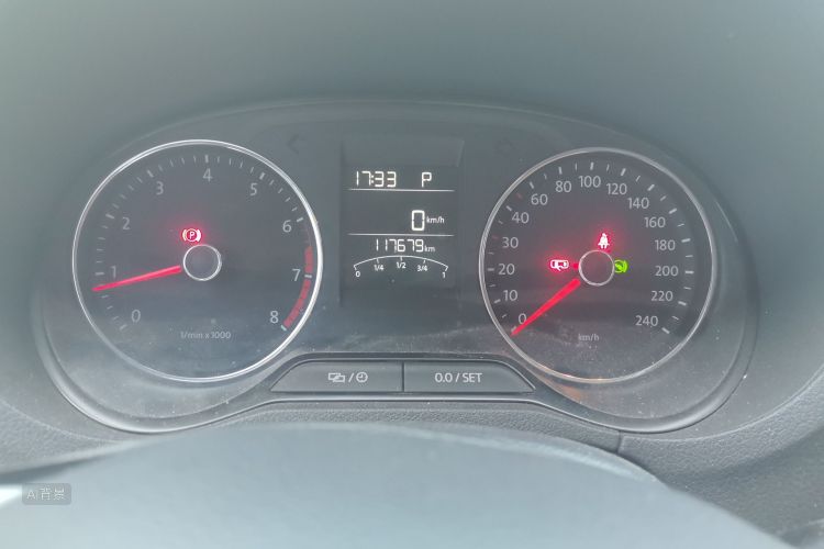 Volkswagen Polo 2015 car image #14